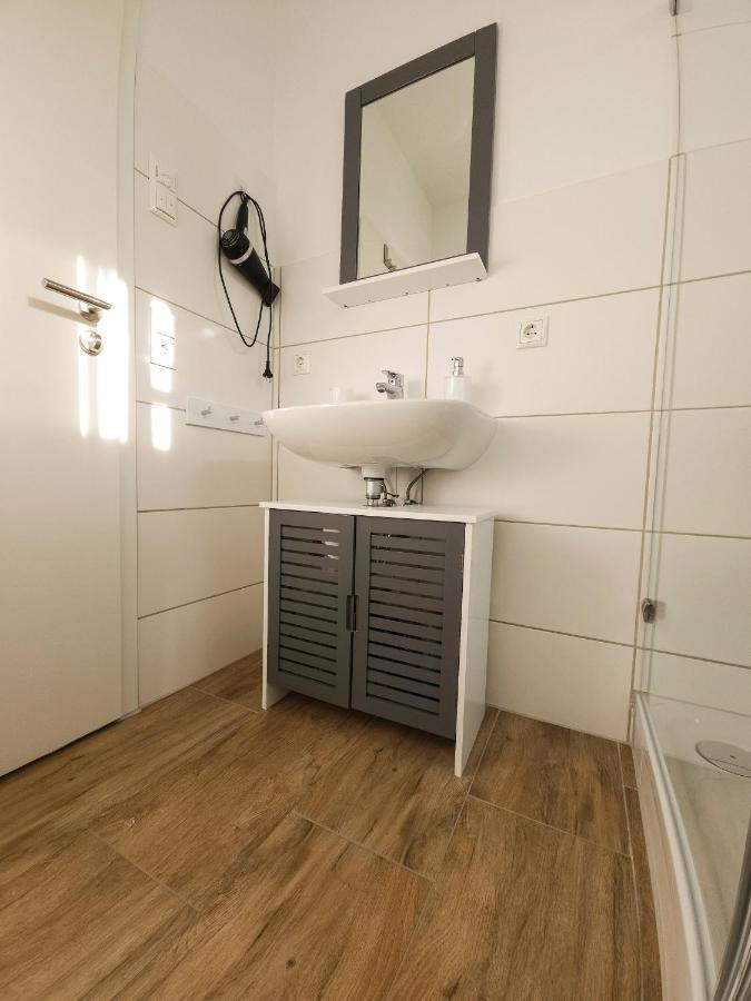 Schoene Ferienwohnung 78M2, 3 Schlafzimmer, 2 Baeder, Zentrumnah, 1Og エアフルト エクステリア 写真